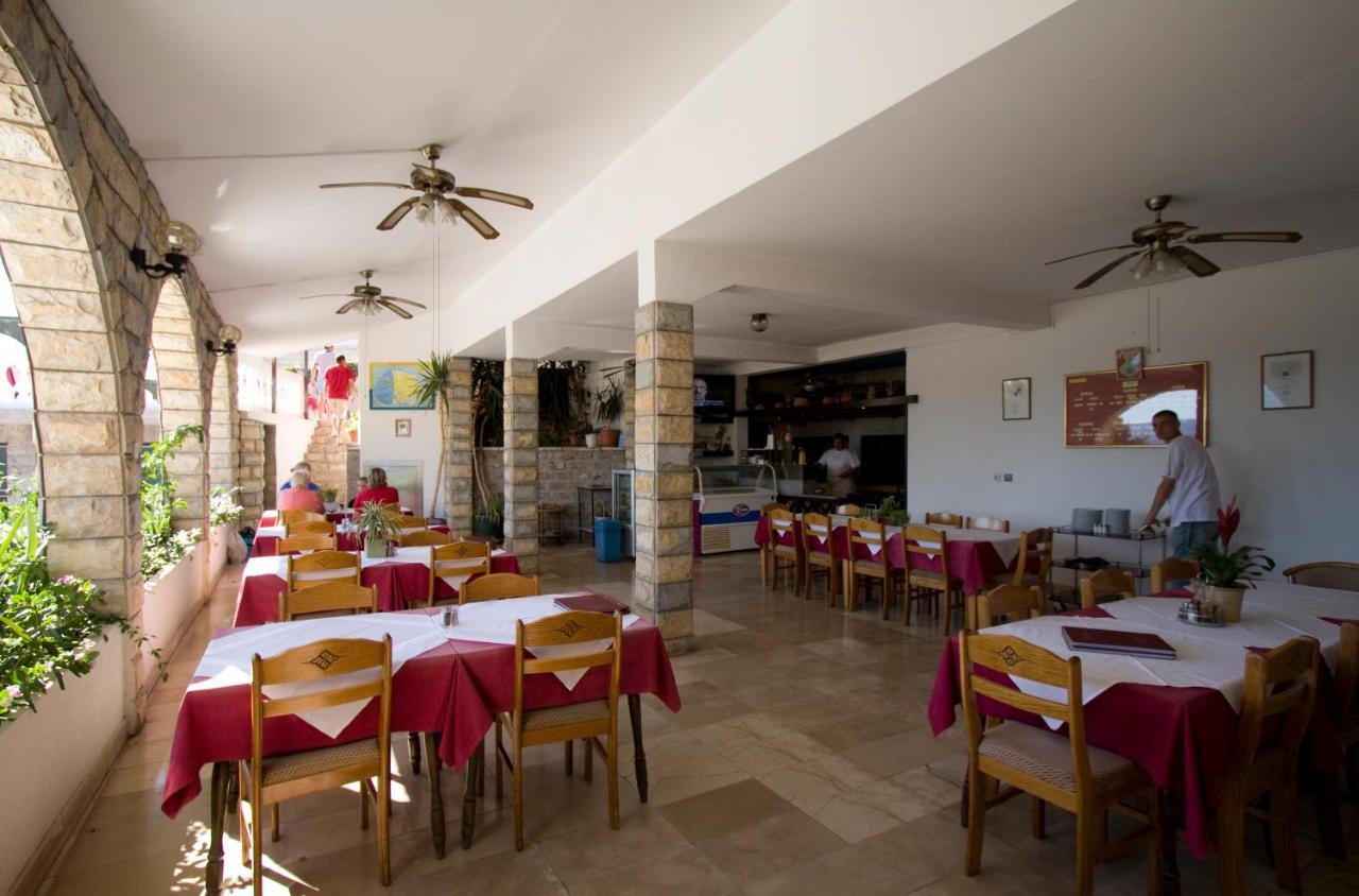 Villa Ljetni San Omis Ngoại thất bức ảnh