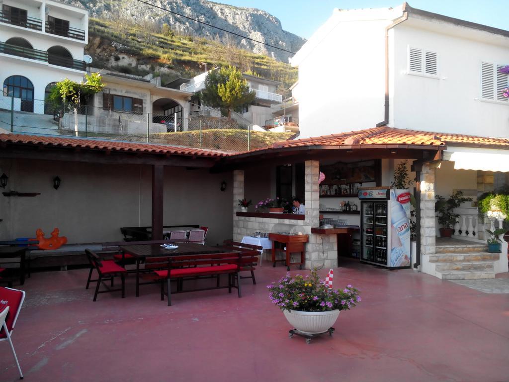 Villa Ljetni San Omis Ngoại thất bức ảnh