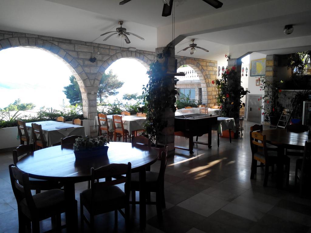 Villa Ljetni San Omis Ngoại thất bức ảnh