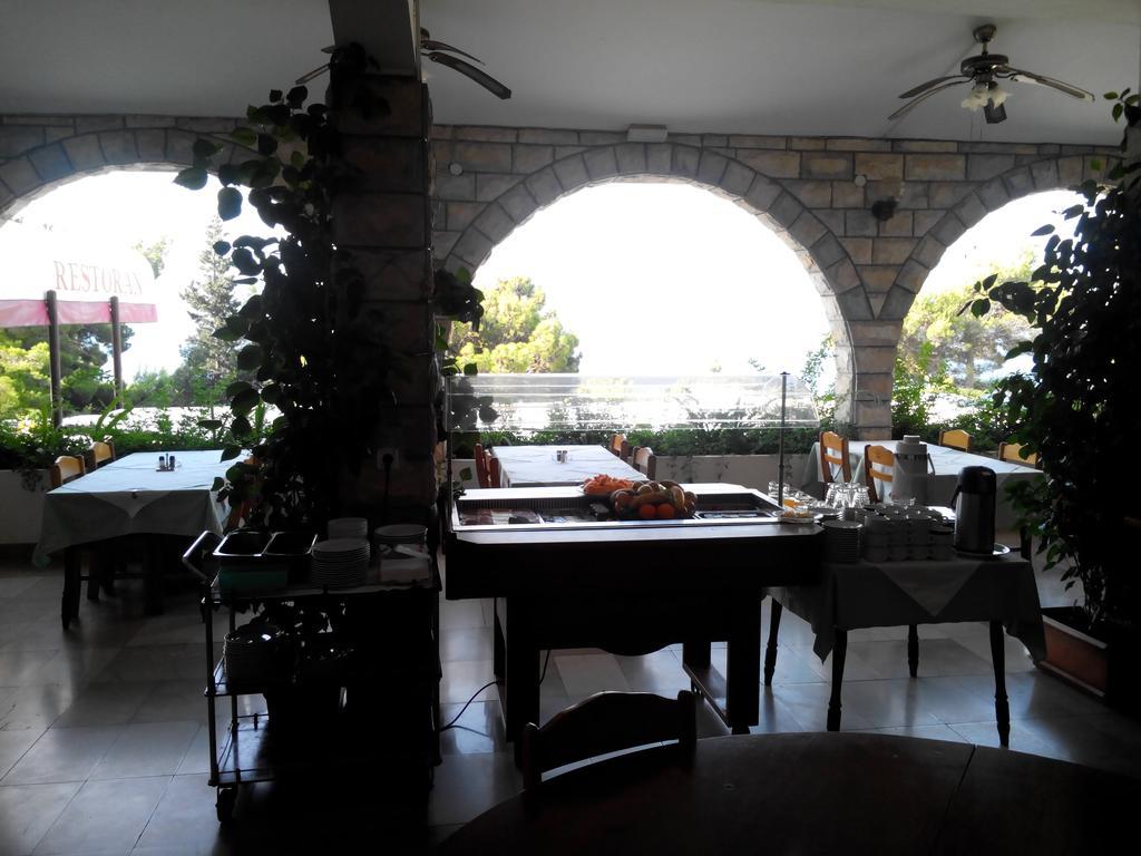 Villa Ljetni San Omis Ngoại thất bức ảnh