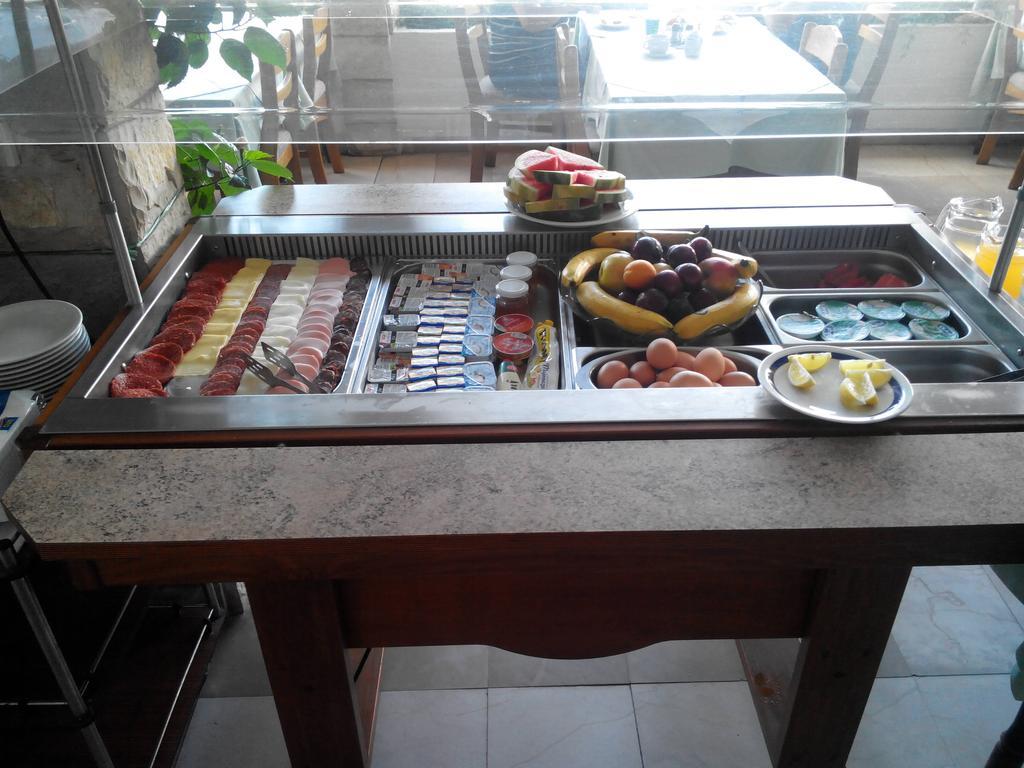 Villa Ljetni San Omis Ngoại thất bức ảnh