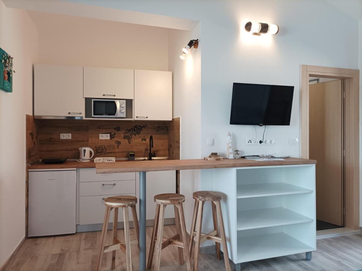 Villa Ljetni San Omis Ngoại thất bức ảnh