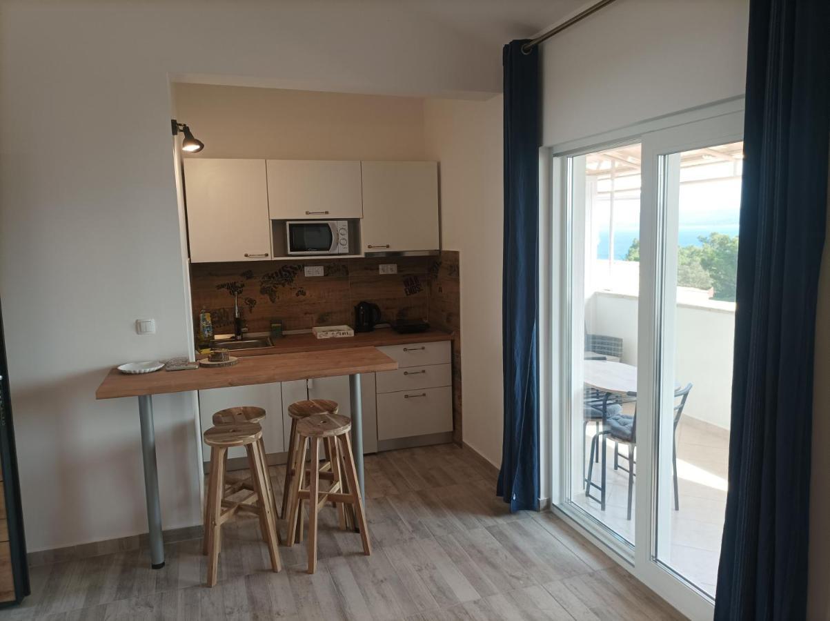 Villa Ljetni San Omis Ngoại thất bức ảnh
