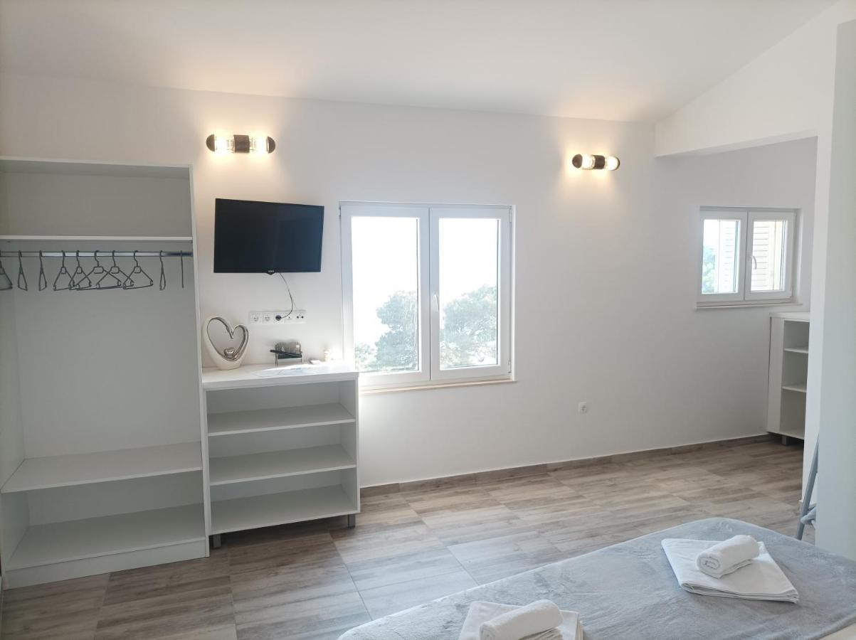 Villa Ljetni San Omis Ngoại thất bức ảnh