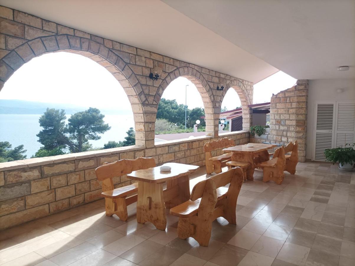 Villa Ljetni San Omis Ngoại thất bức ảnh