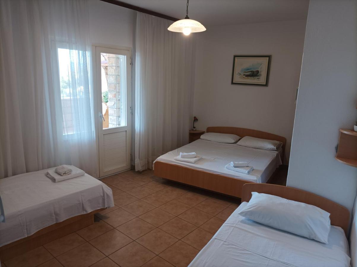 Villa Ljetni San Omis Ngoại thất bức ảnh