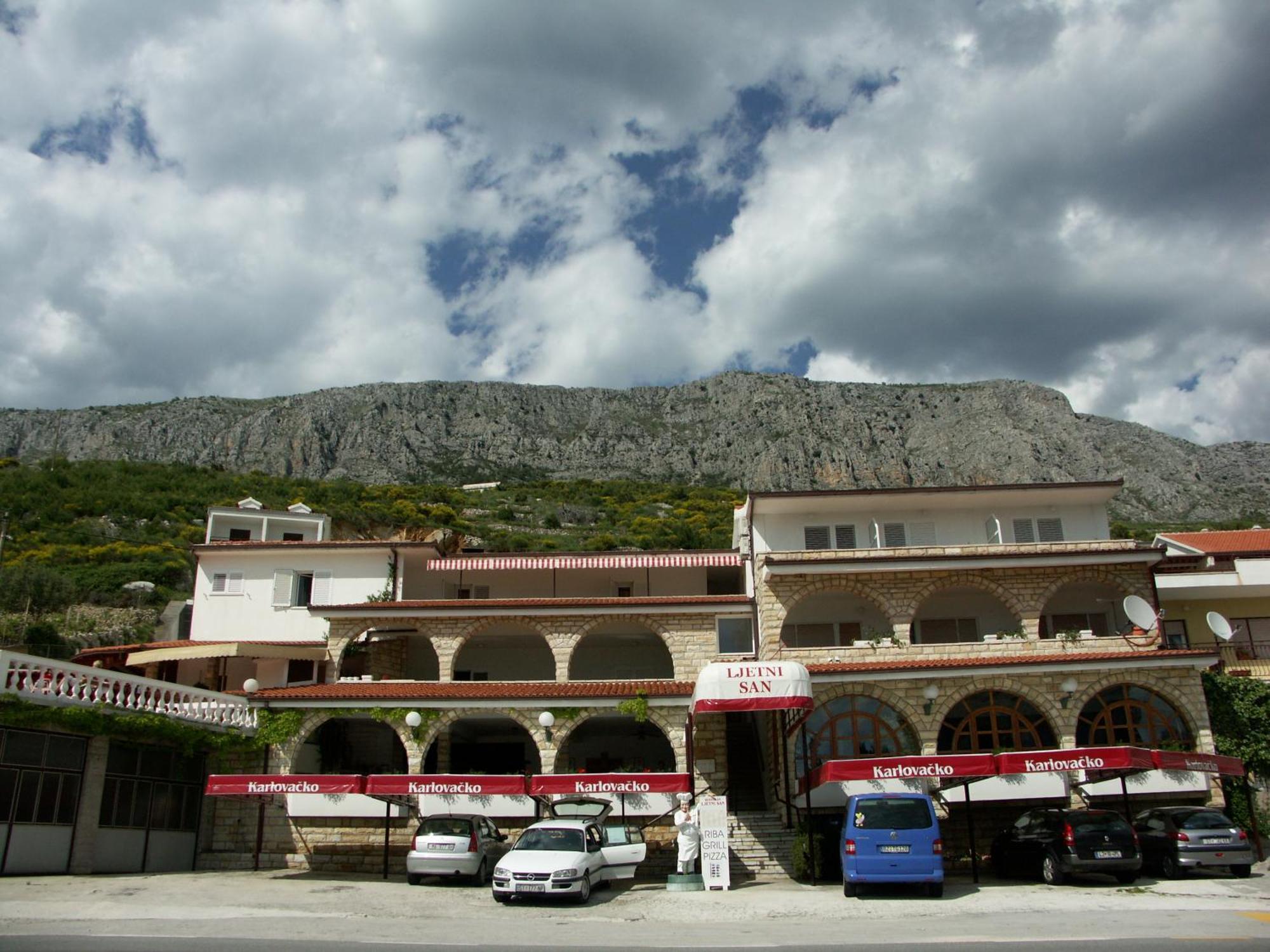 Villa Ljetni San Omis Ngoại thất bức ảnh