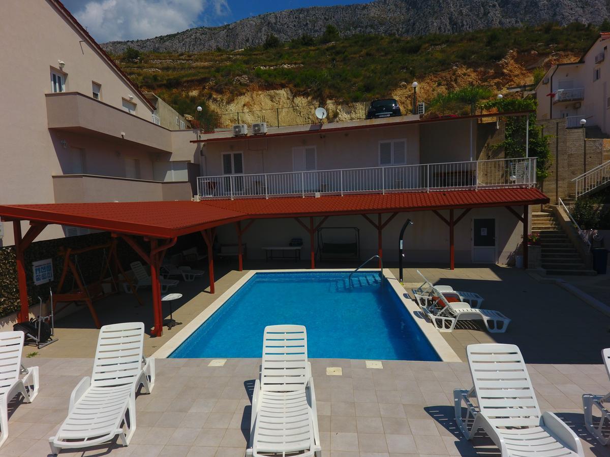 Villa Ljetni San Omis Ngoại thất bức ảnh